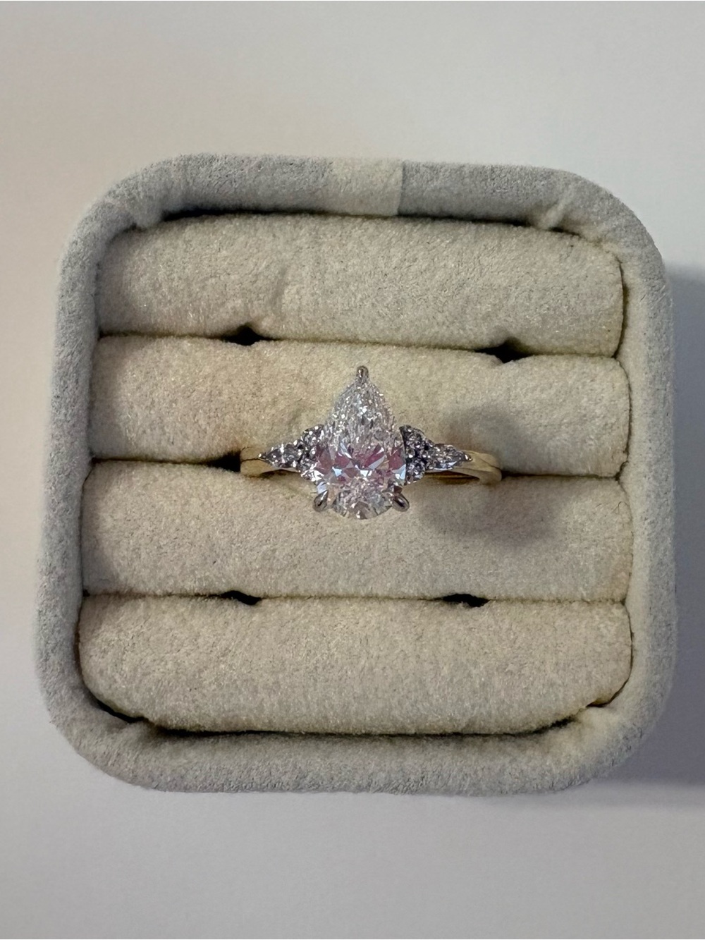 Pear-Shaped Engagement Ring in Gold
